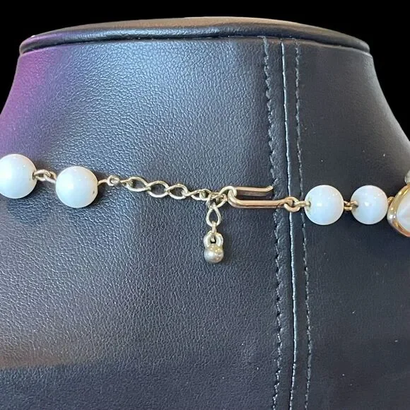 Vintage Crown Trifari White Milk Glass Leaf Motif Choker 15 Necklace Signed